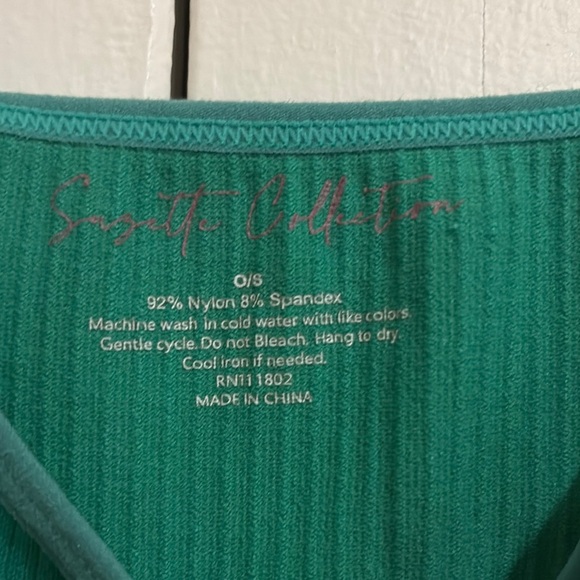 Green Ribbed Women's Top - Picture 2 of 7